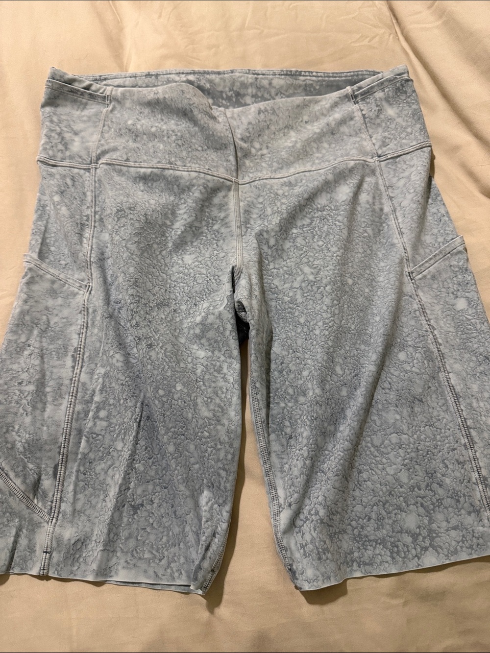 Lulu High-Waist Women’s Bike Shorts in Light Gray